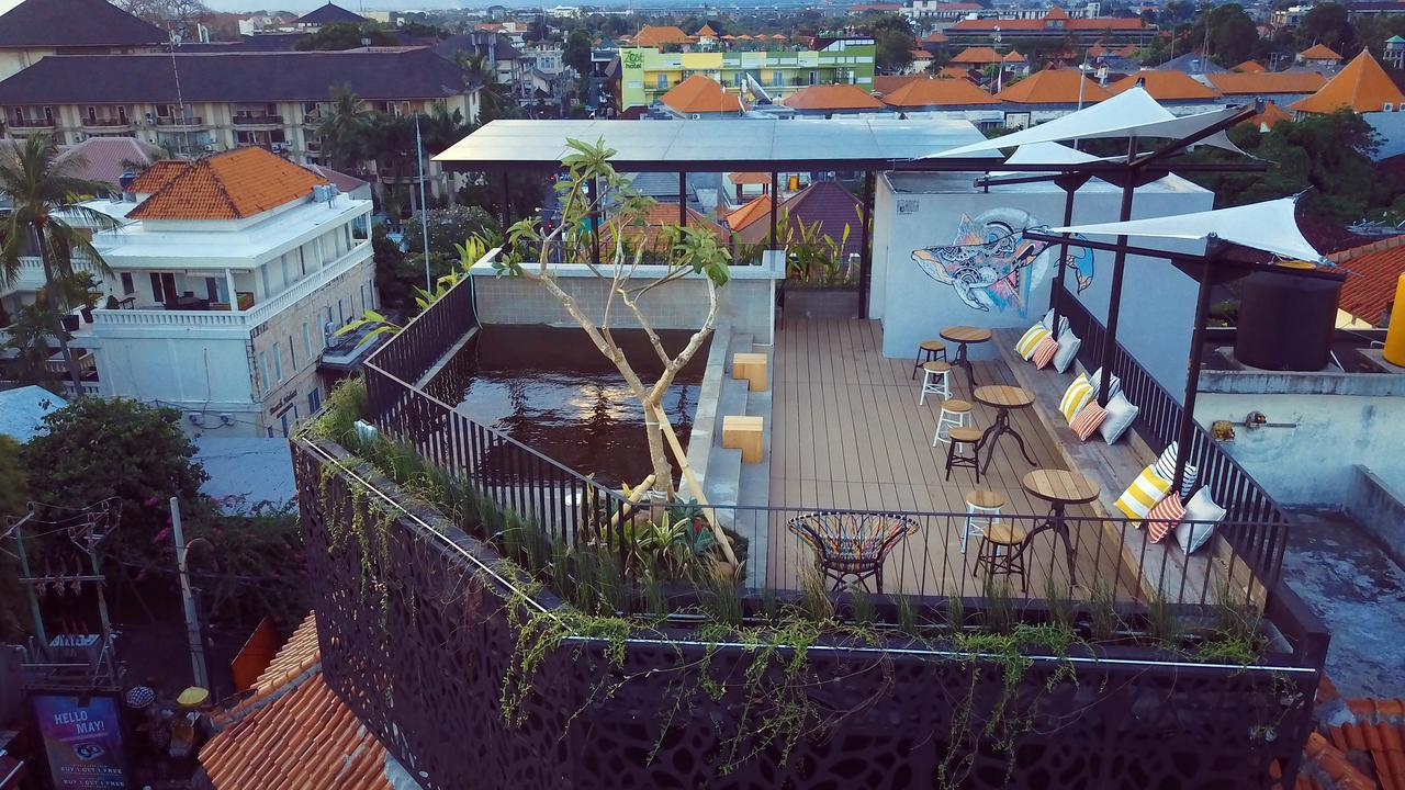 Borough Capsule Hostel Bali Legian Extérieur photo