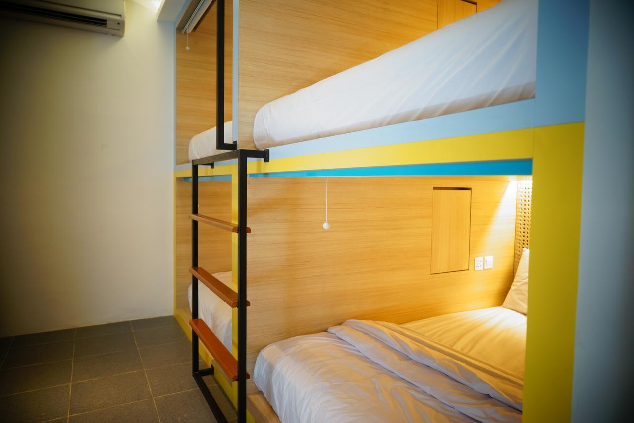 Borough Capsule Hostel Bali Legian Extérieur photo